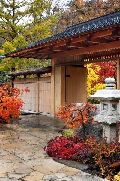 Entry way to Anderson's Japanese Gardens during fall.